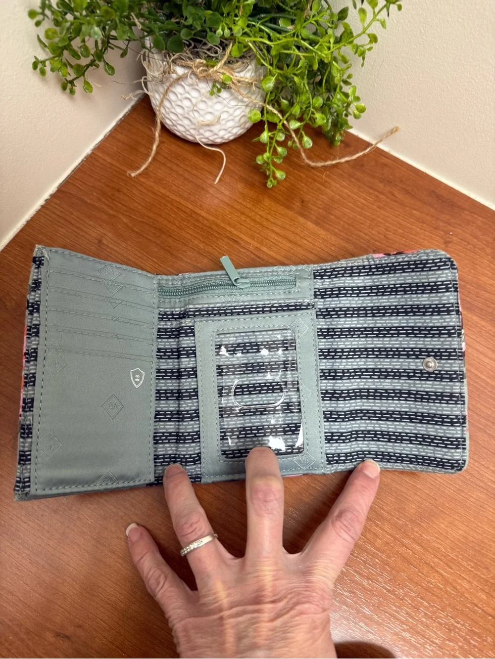 Vera Bradley Cotton RFID Riley Trifold Wallet in the Rosy Outlook Green Floral - Picture 2 of 8